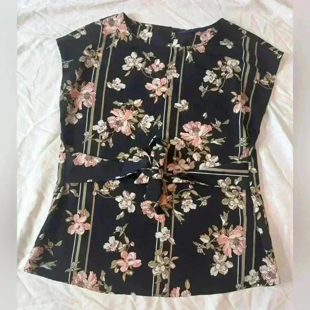 Apt 9 Women’s Tie Front or Back Floral Size Small Shirt Blouse Black Pink